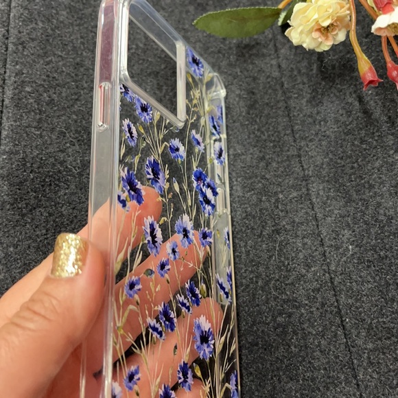 iPhone 12 max case - Picture 4 of 5